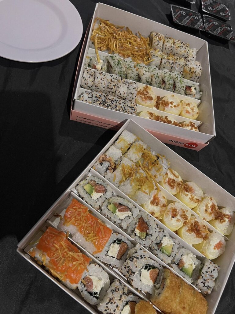 had this sushi set for dinner earlier, it was so delicious