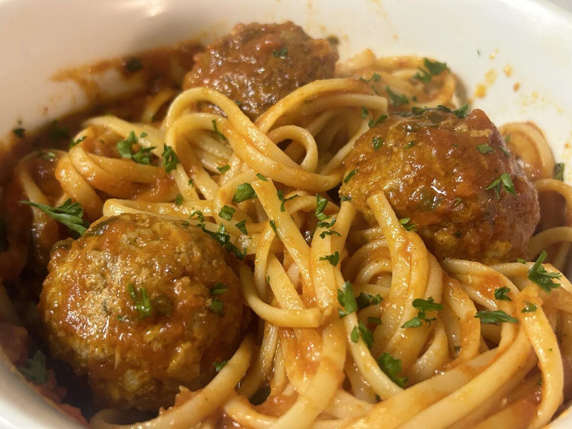 Linguini with meatballs