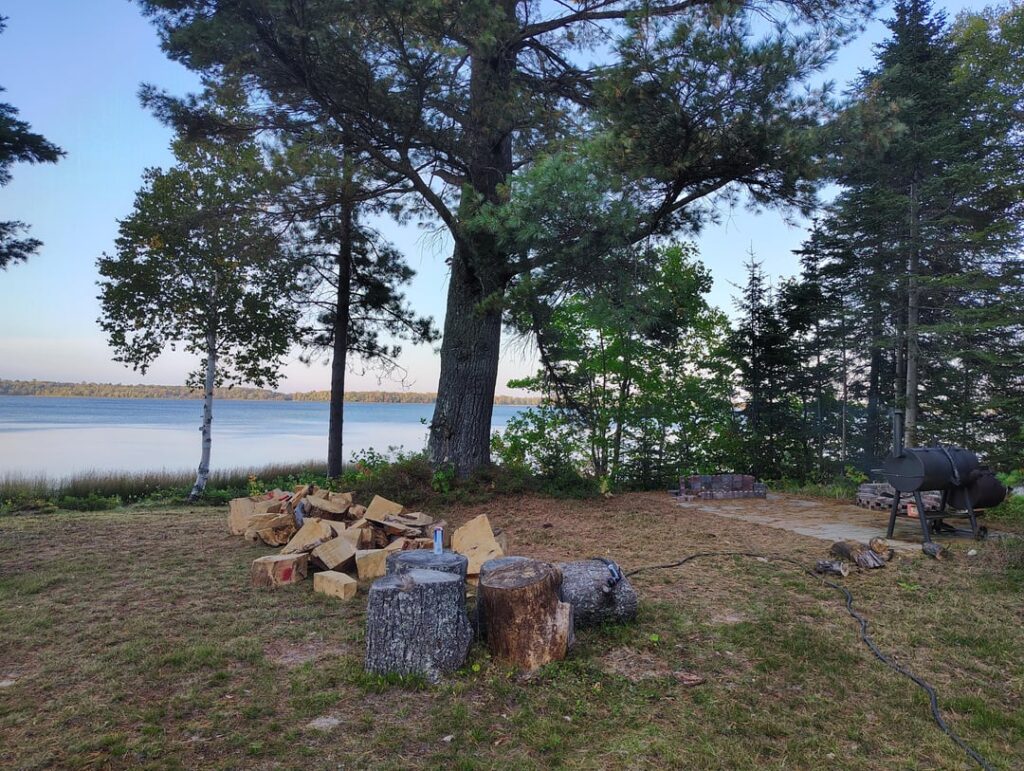 Well it's Saturday and the smoker got fired up without a single boat showing up on the lake. Did somebody say peaceful as 💩 ?