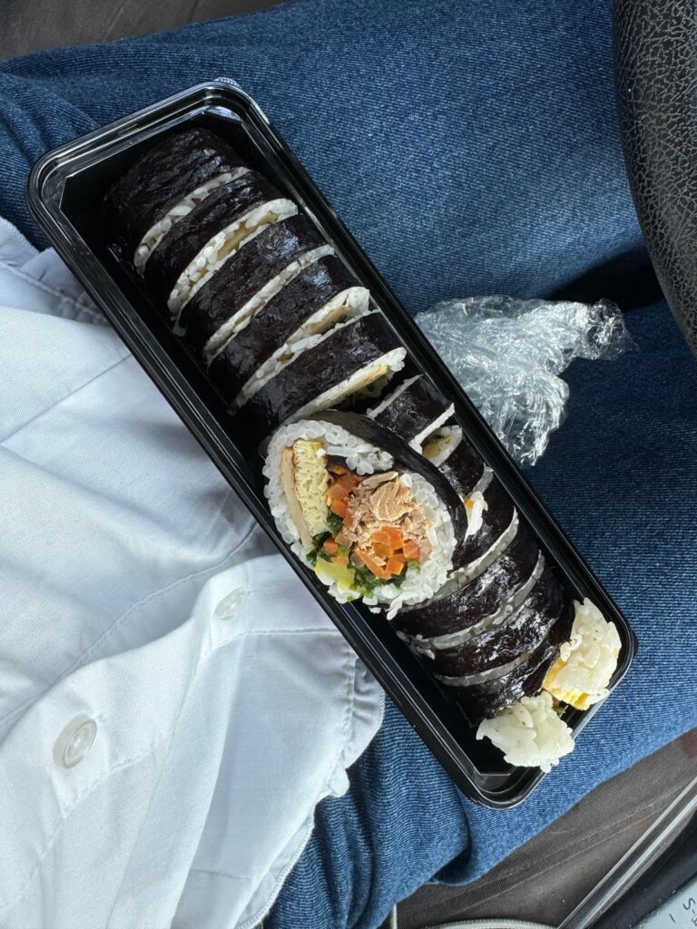 How many calories in a piece of this kimbap? (Ingredients listed in photos)