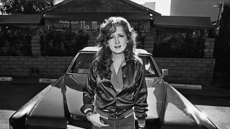 Bonnie Raitt in front of Ma Maison.