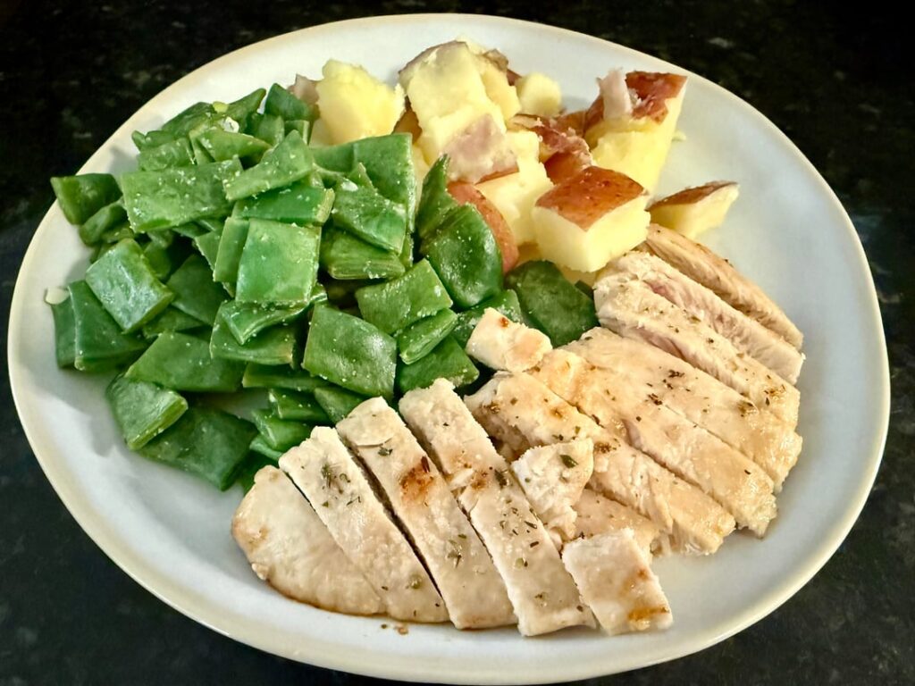 Chicken, garlic red potatoes, Romano beans: 613 calories
