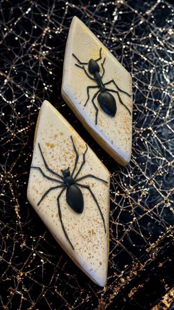 Part of the creepy Halloween set I’m currently working on 🕷️