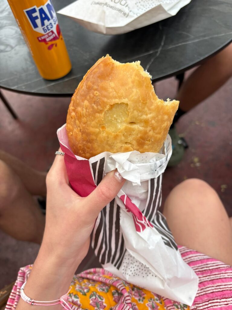 is 800 a good estimate for this puff pastry cheese pie/tiropita