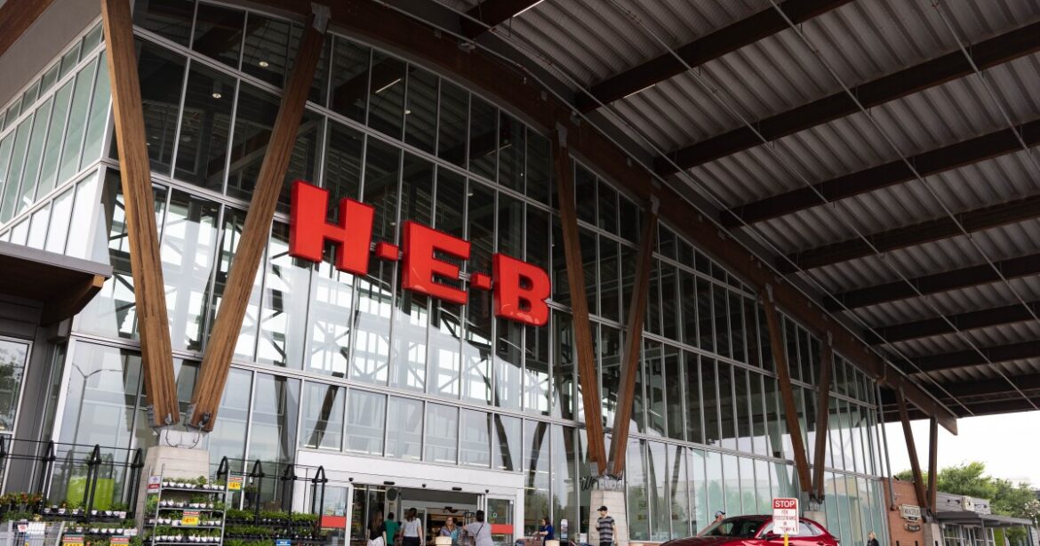 H-E-B donates $6 million to Meals on Wheels and Texas food banks H-E-B donates $6 million to Meals on Wheels and Texas food banks