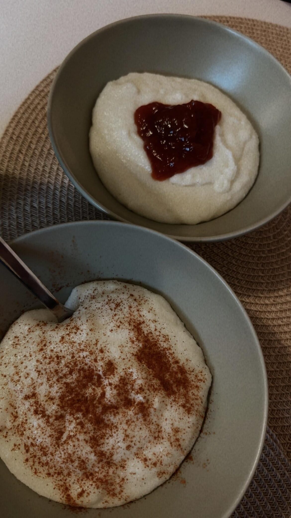 Semolina porridge with cinnamon for me and with jam for my friend