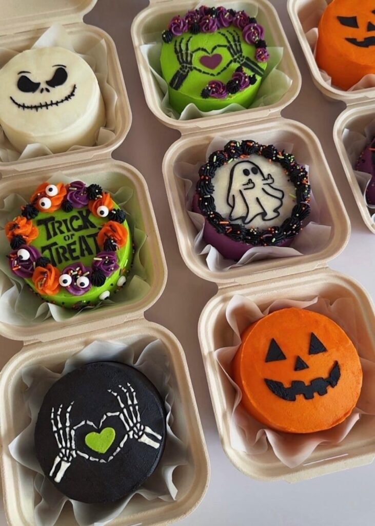 Made and gave away some little halloween cakes π§‘ Made and gave away some little halloween cakes π§‘