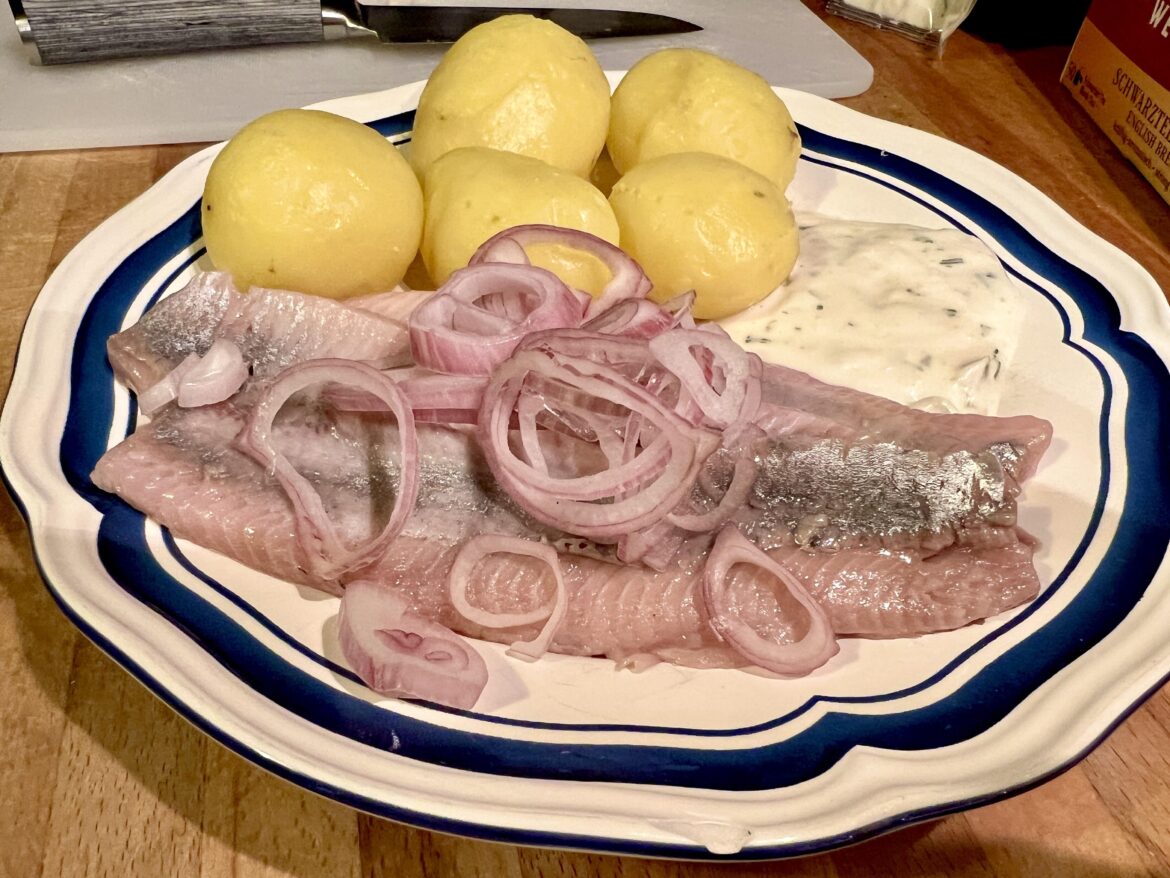 Matjes und Pellkartoffeln