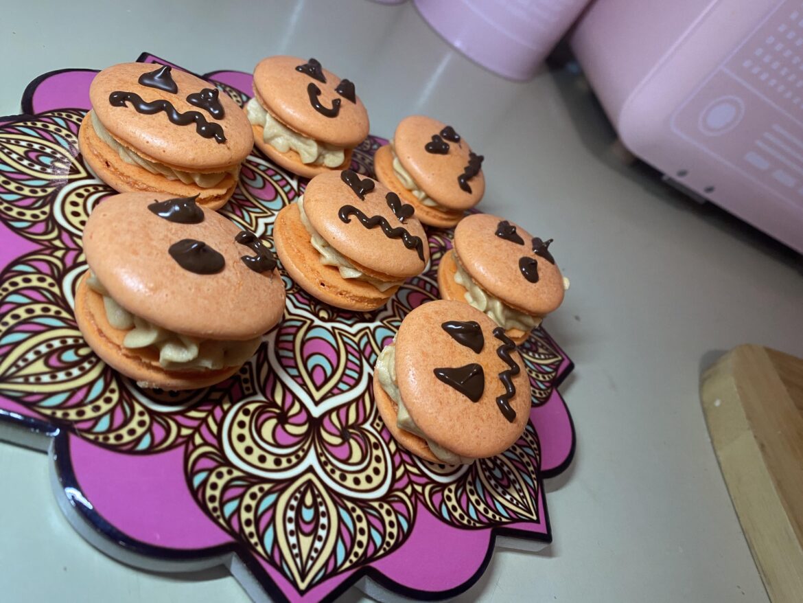 Halloween macaron practise