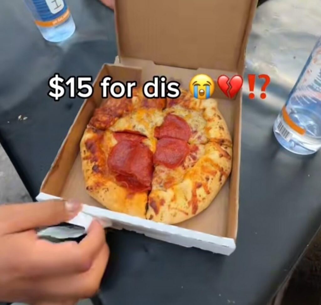 Freddy Fazbear's Pizza in Universal's Scary Nights