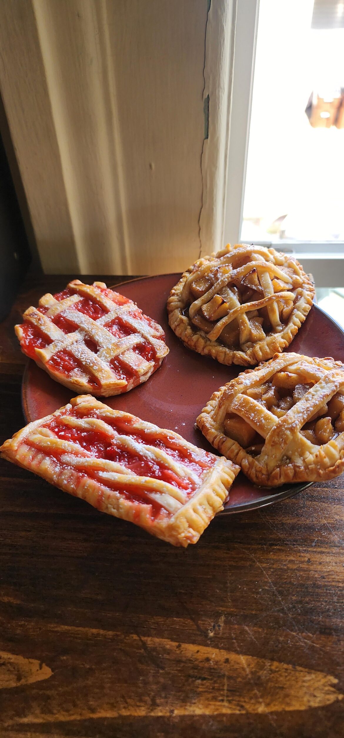 [OC] Mini Pie Bites (Strawberry/Spiced Apple)