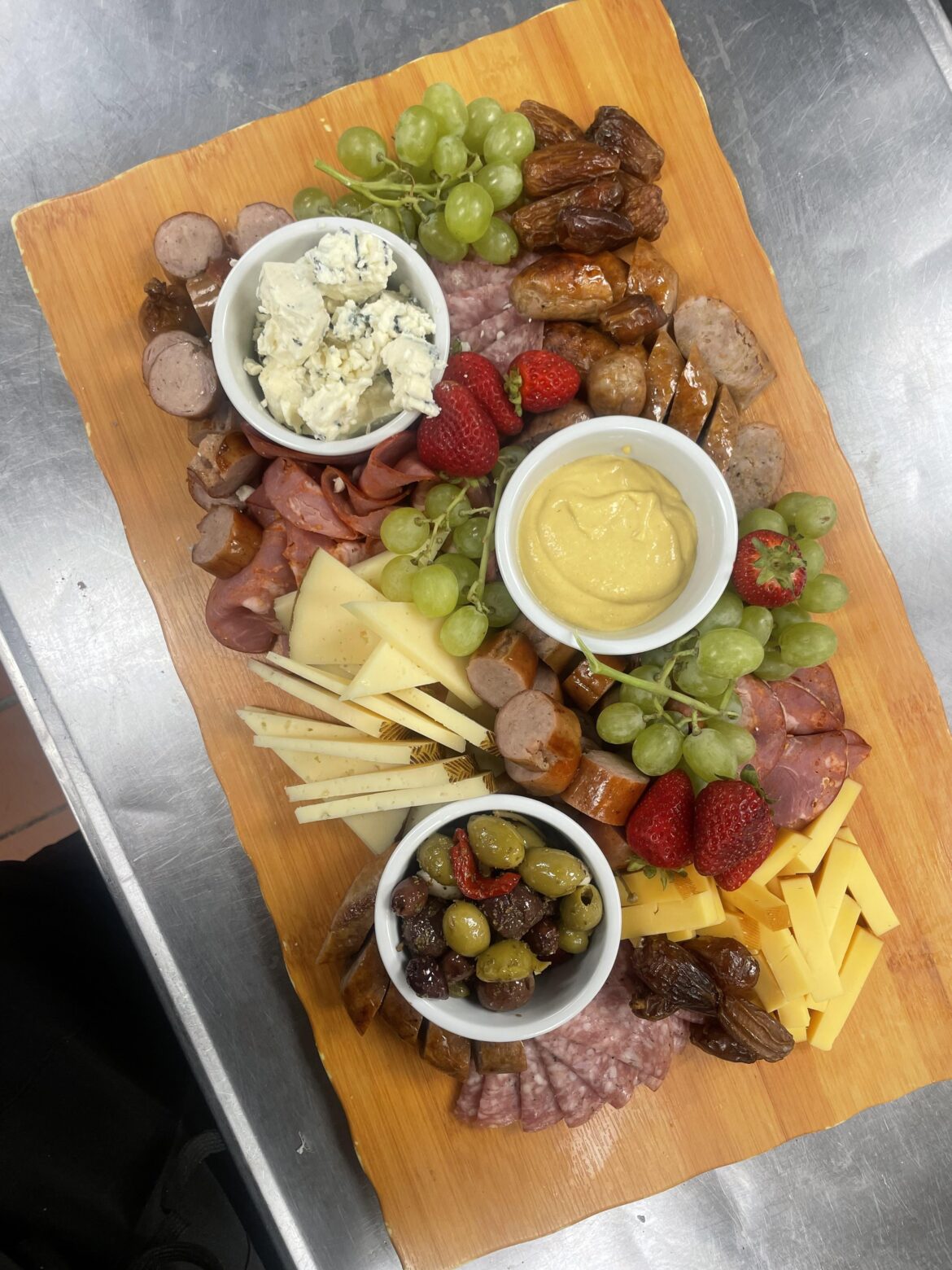 First post here! Bratwurst, Italian sausage, salami, capicola with some fruit and smoked Gouda and manchego cheese