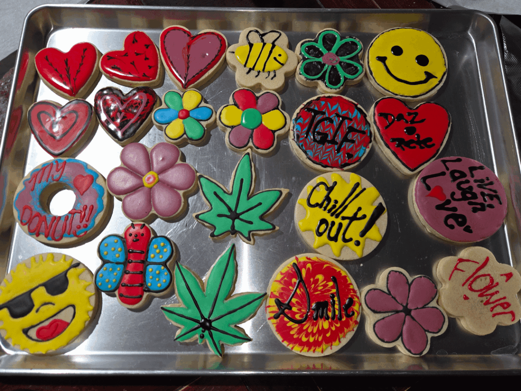 Just had some icing and decided to practice with the piping.