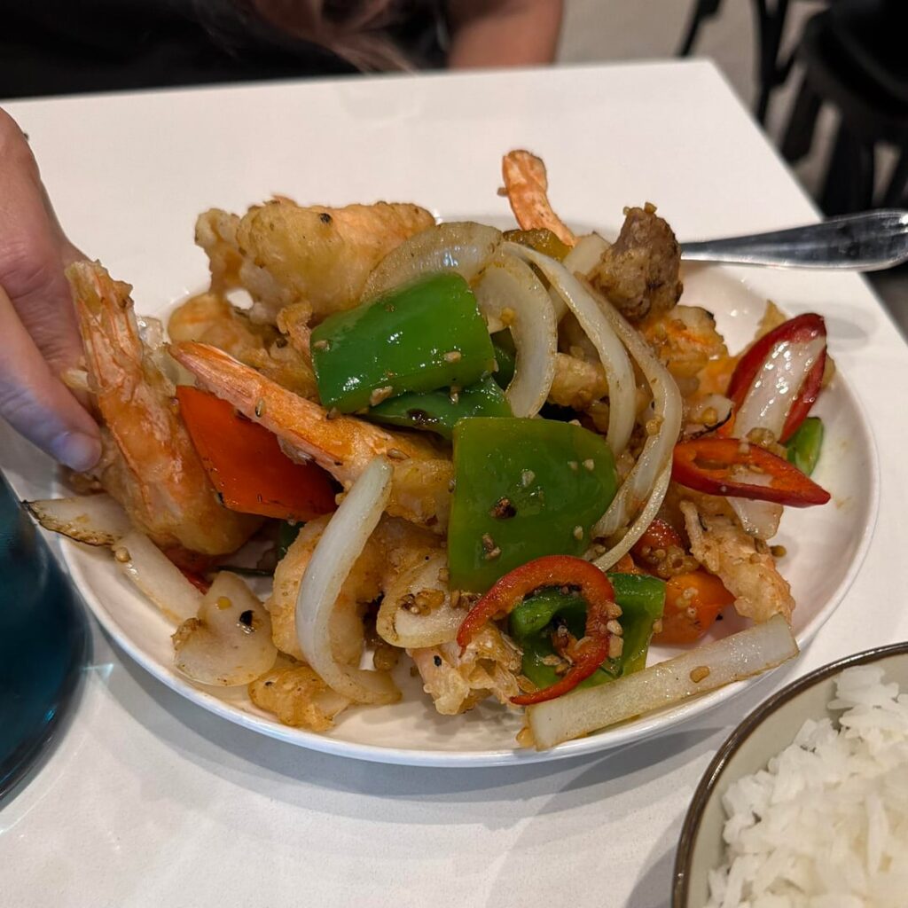 Lee’s Kitchen + Coctails Lee’s Kitchen + Coctails