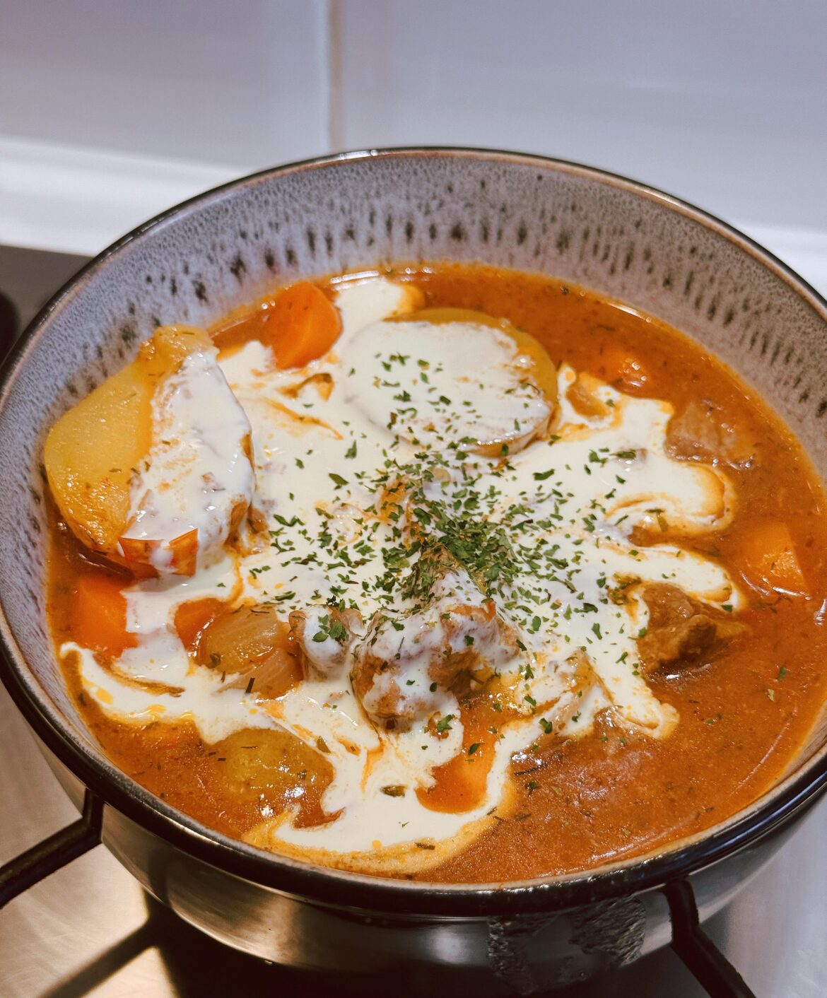 Beef, potatoes, carrots, garlic, onion stew in a clay pot. Served with sour cream and parsley. 🤌🏼 very autumnal 🍲🫜🫑