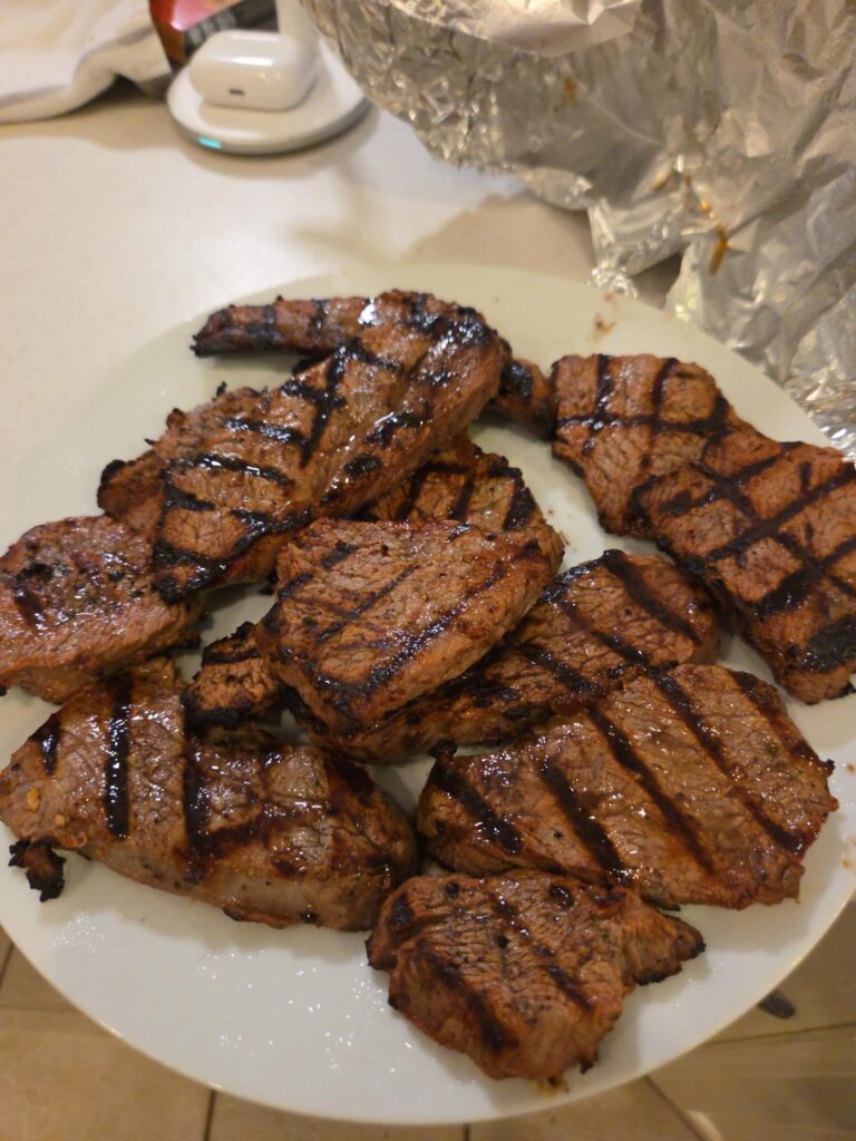 Fileted some tri tip along the grain like picanha. Not the queen of steaks but I like it a lot.