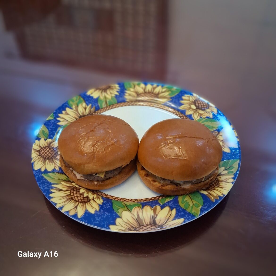 I paid 8$ for 150g of Amsterdam just to find out it has a melting point that's too high for a burgah to reach