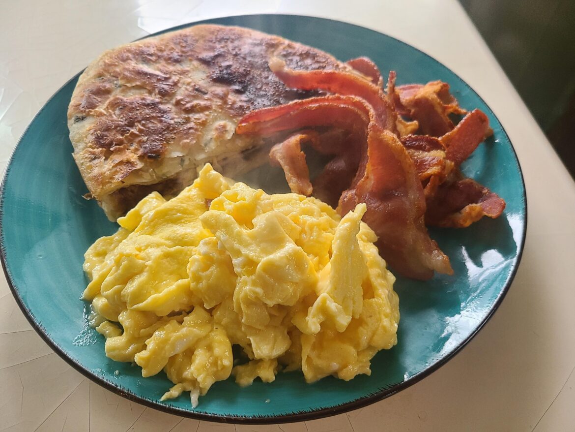 [Homemade] Scrambled eggs, bacon, and scallion pancake from H-mart!