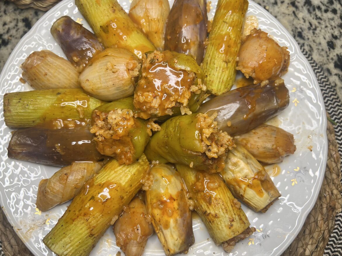 The best and easiest way to make special stuffed vegetables with an amazing mixture sauce. The rice tastes amazing. There is no mistake🤗.