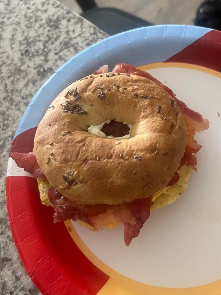 bacon egg and cheese breakfast sandwich - 421 calories