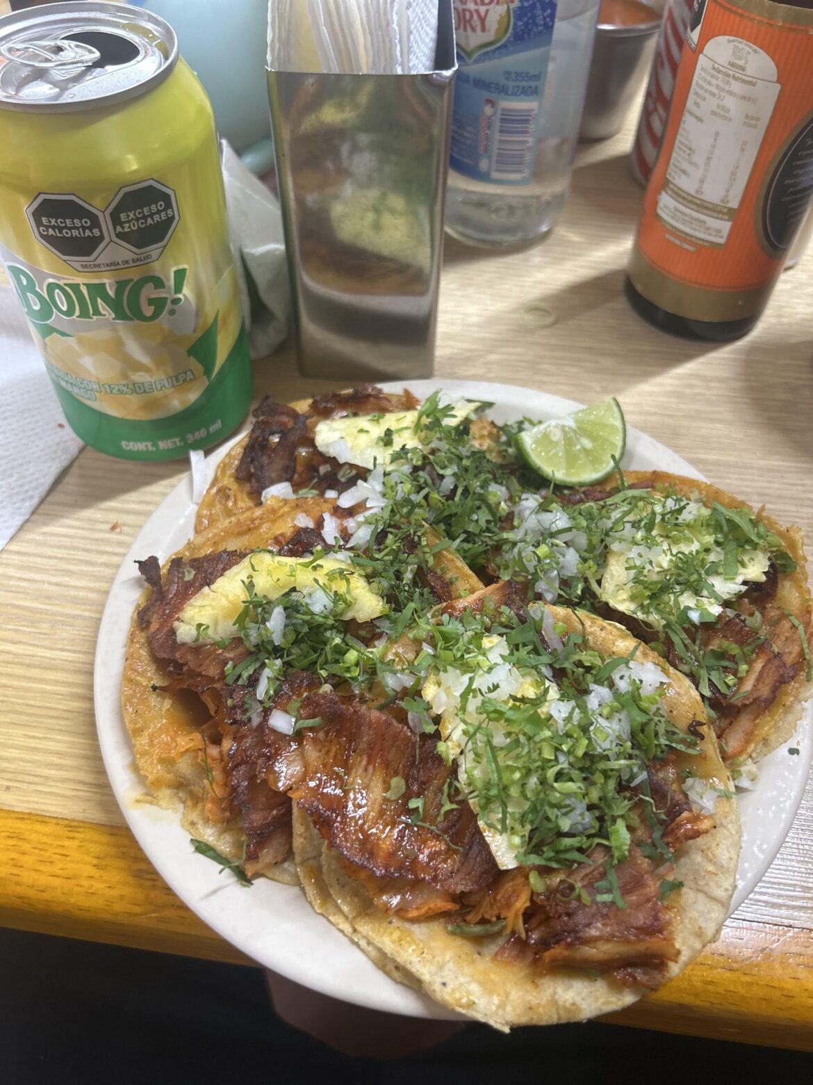 Tacos al pastor bien quemadito y un Boing de mango, no pido nada mas