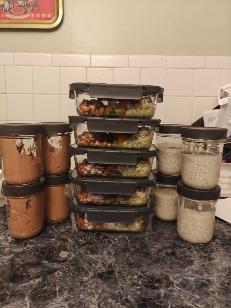 Tonight I made some Pollo Verde lunches along with some overnight oats and yogurt pudding cups