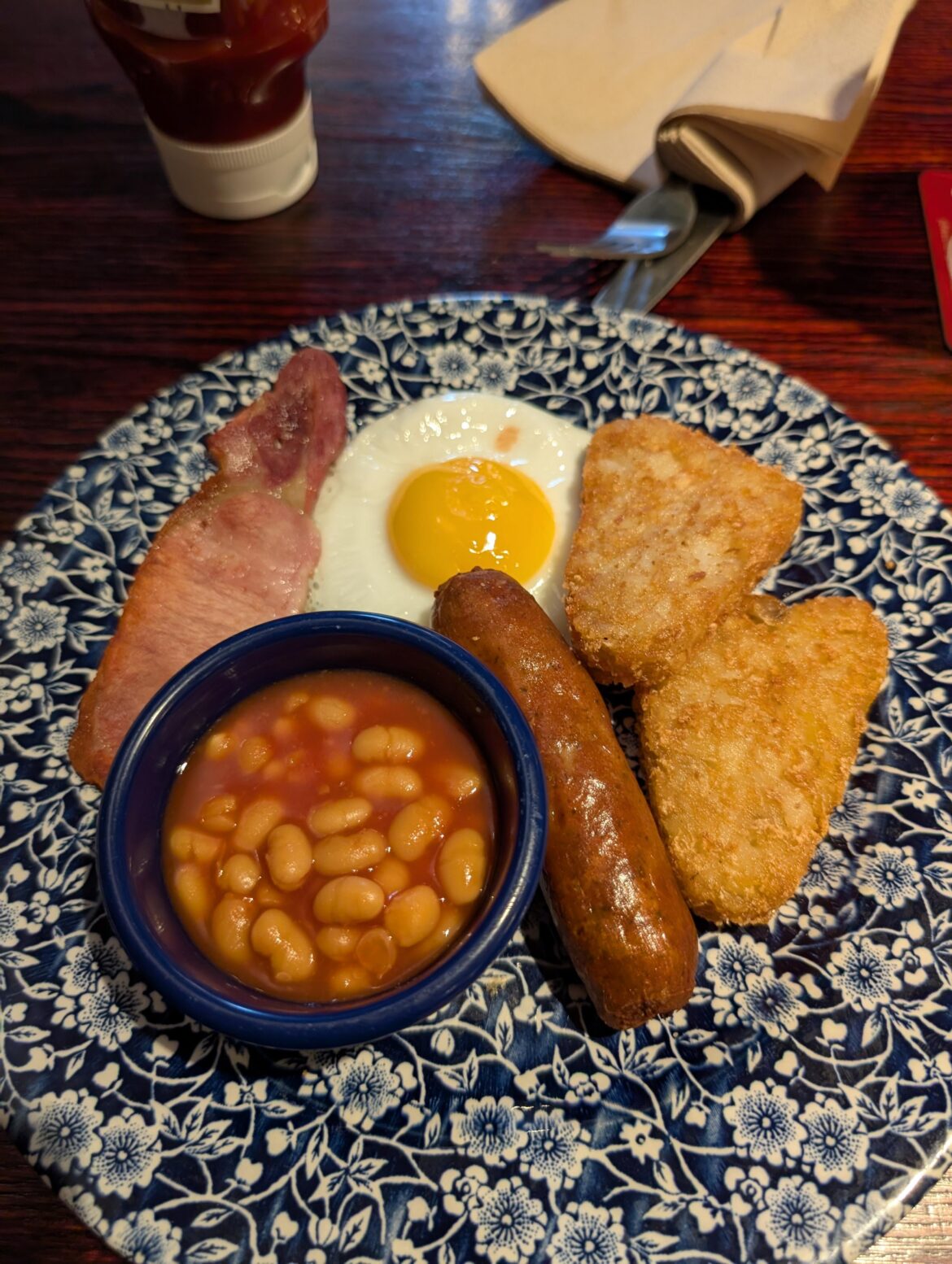 Wetherspoons small breakfast + extra hash brown