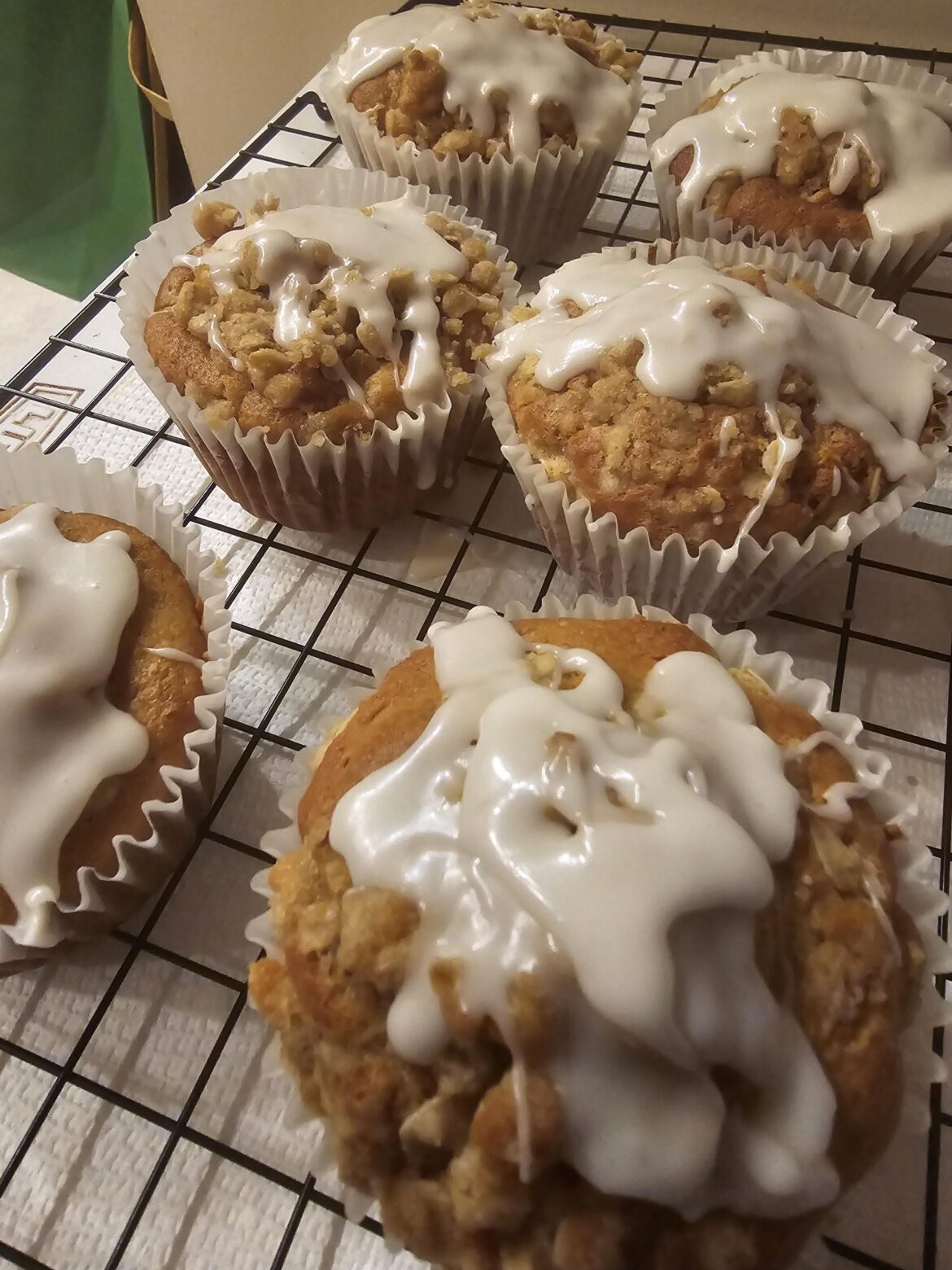 peach oatmeal streusel muffins