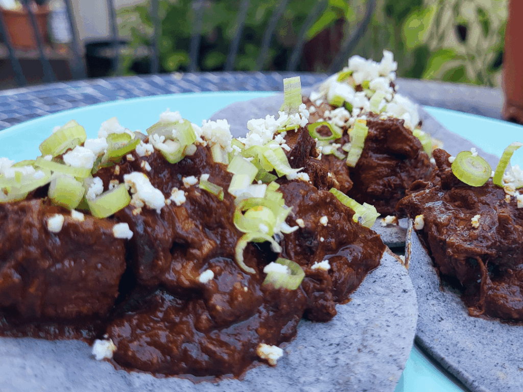 Tacos de Puerco en Chile Pasilla.
