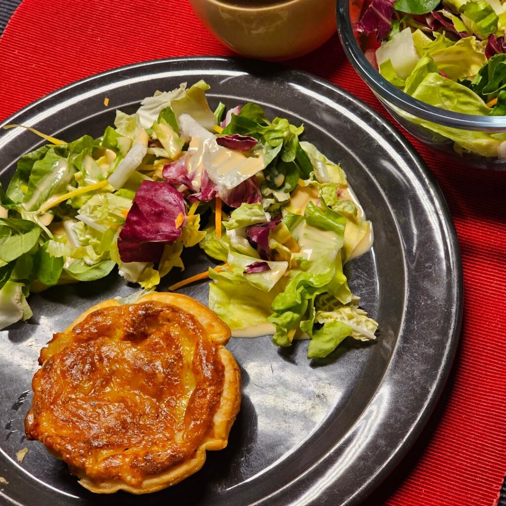 Chääs-Chüächli (Cheese Tartlets), a quite traditional Swiss dish