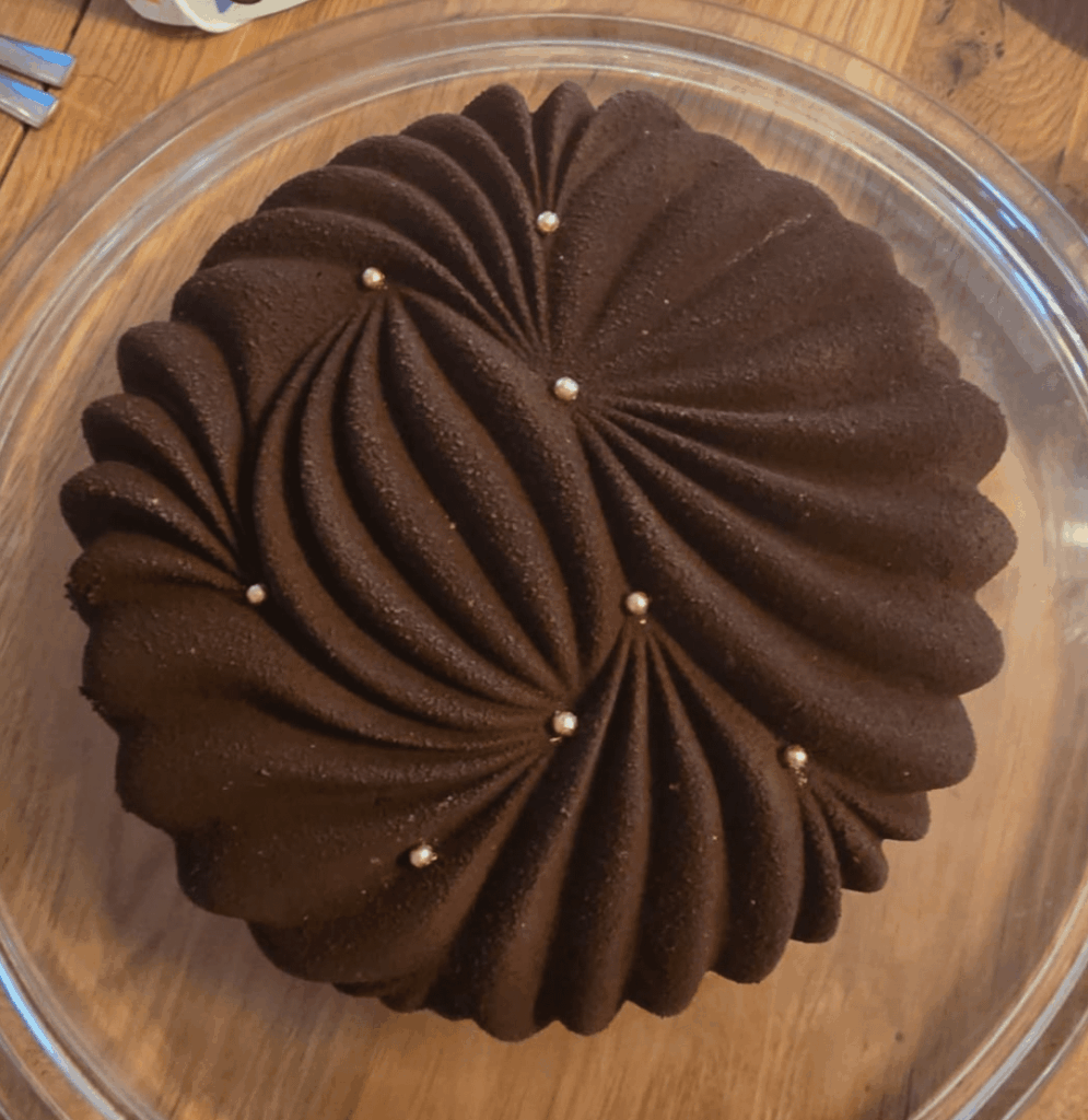 [Homemade] I made a chocolate, apricot and rosemary cake for my boyfriends 30th birthday