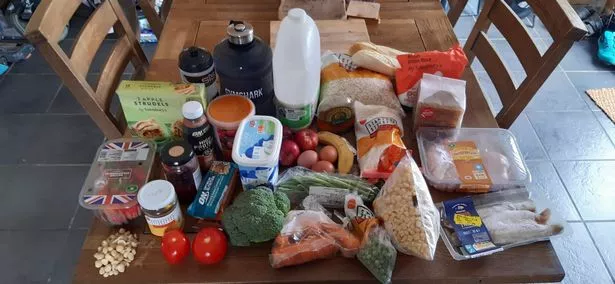 The amount of food a cyclist eats every day is insane