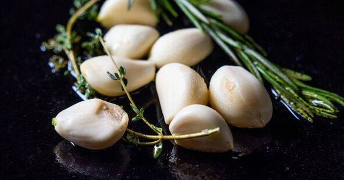 Garlic will taste much better if you swap frying for chef’s easy method Daily Mirror