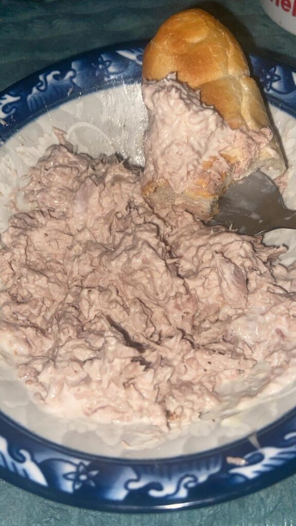 Tuna, mayo, breadroll.. it was heavenly