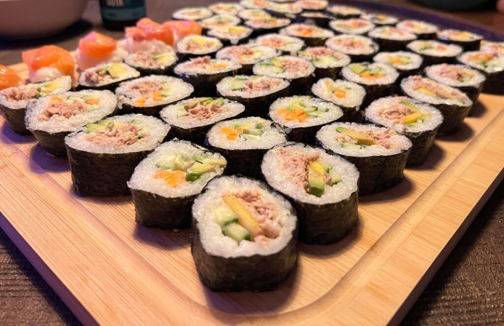 Homemade sushi kinda night ☺️ that was the second time making them! I think they turned out pretty good!