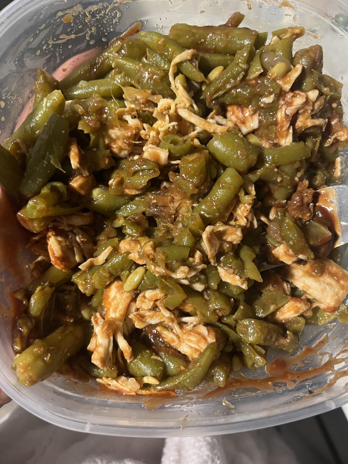 Dinner . Green beans with chicken w/ sugar free bbq sauce . 214 cal 24g protein :-)