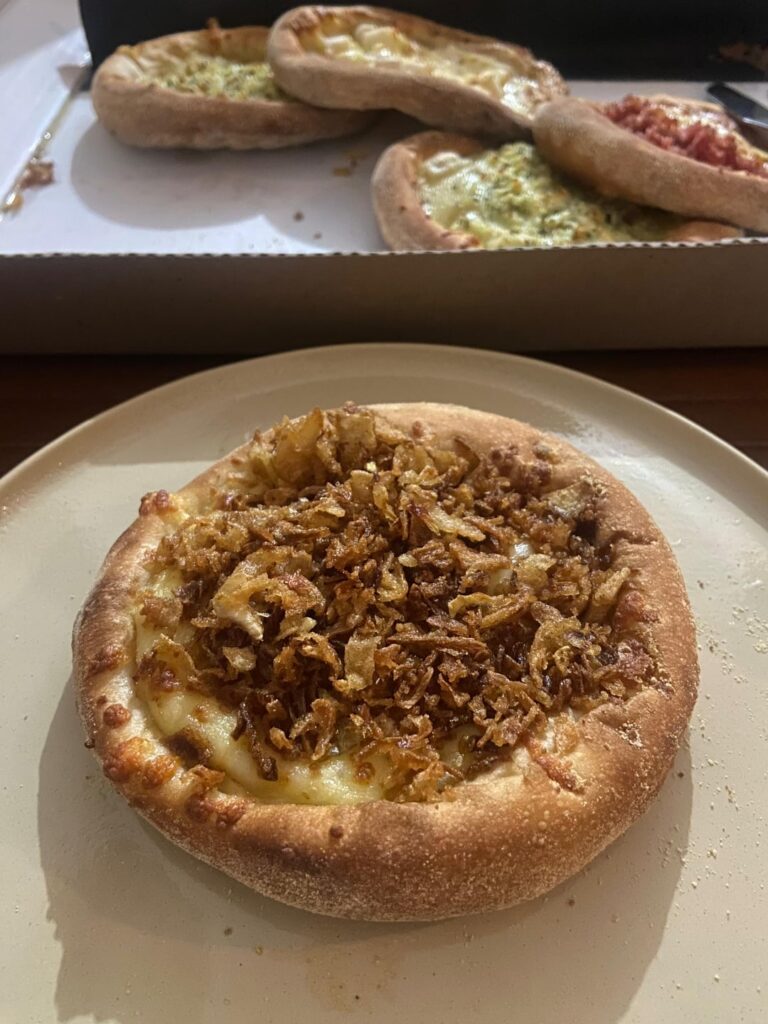 I ordered a Crispy Onion Sfiha, with extra crispy onion. Reality vs Expectation: