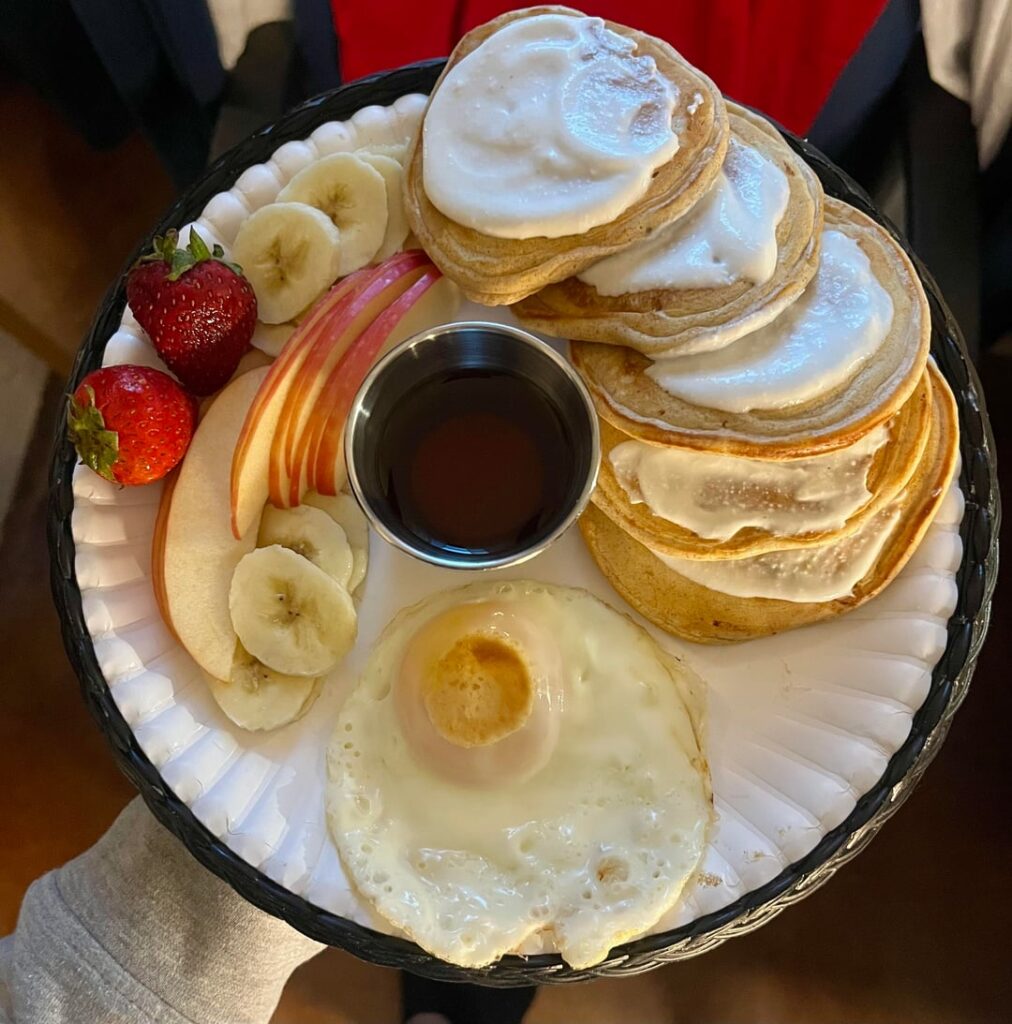 GLORIOUS Bananas & Cream Pancakes 🥞 🍌