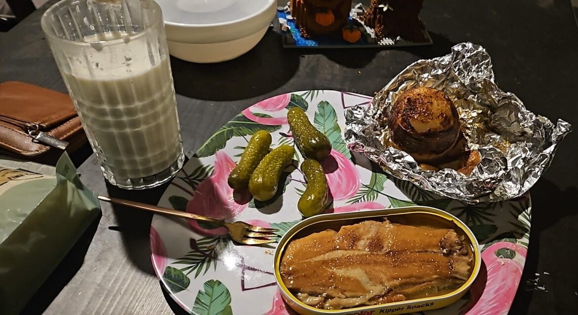 my friends say i eat like a prisoner/soldier