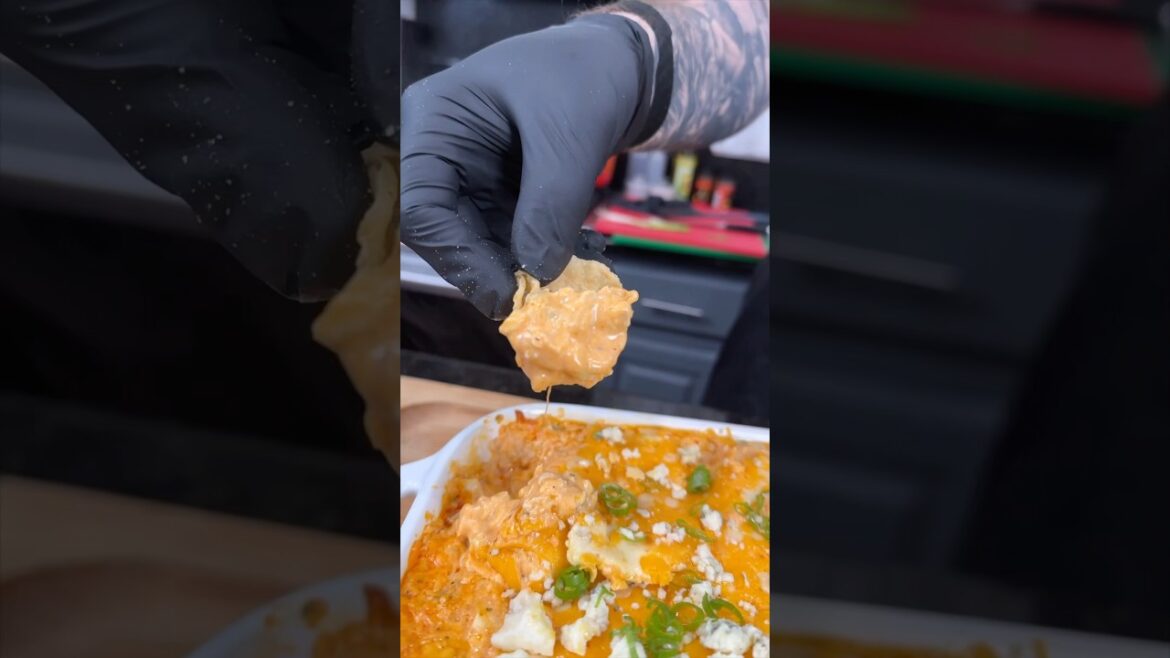Best Buffalo Chicken Dip EVER #makeithappen #recipe