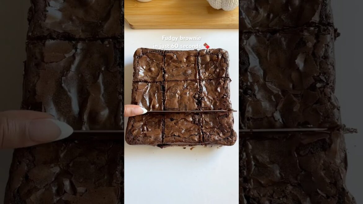 Fudgy brownie in 60 seconds #chocolate #shorts