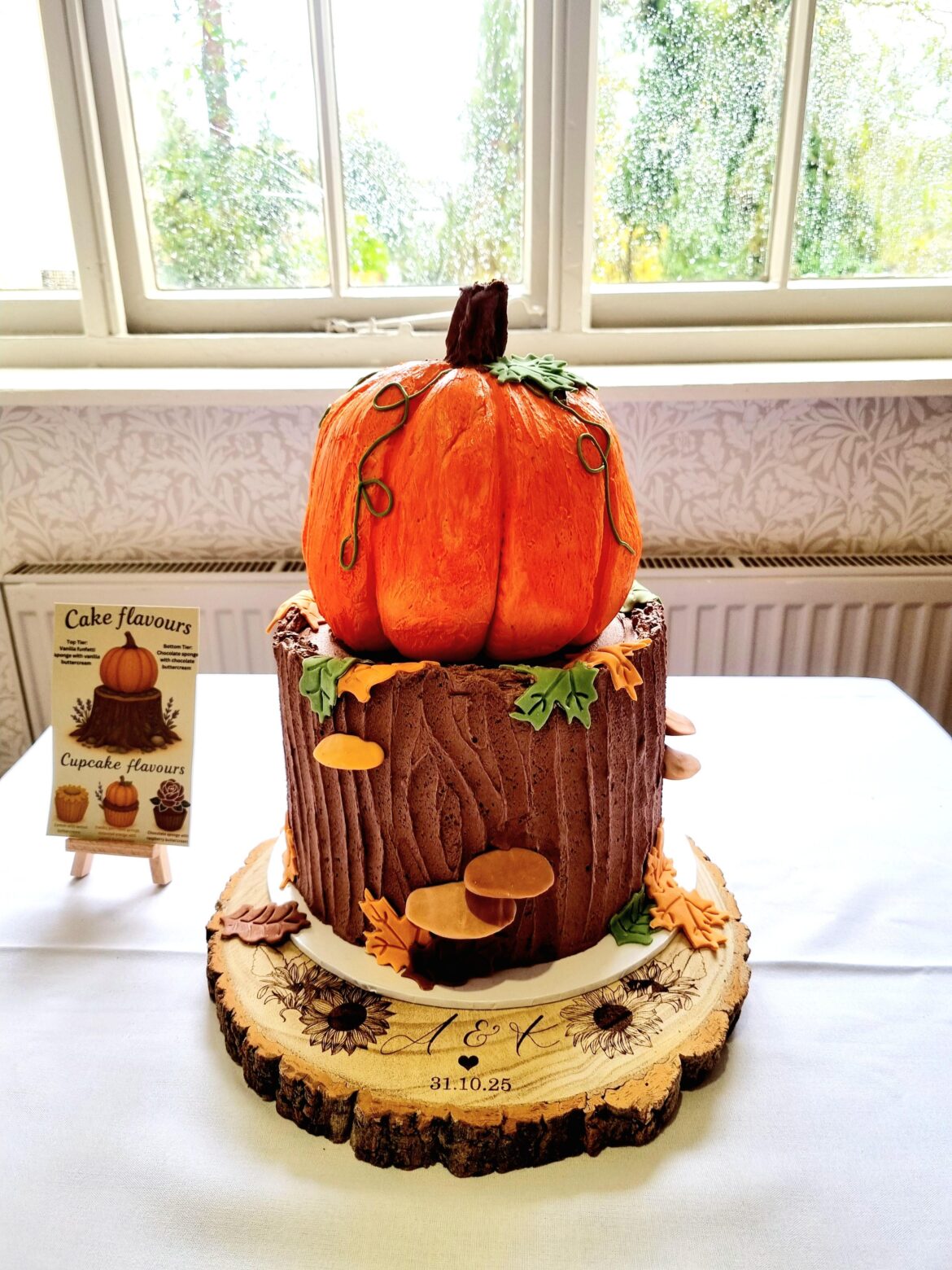 A wedding cake for Halloween!