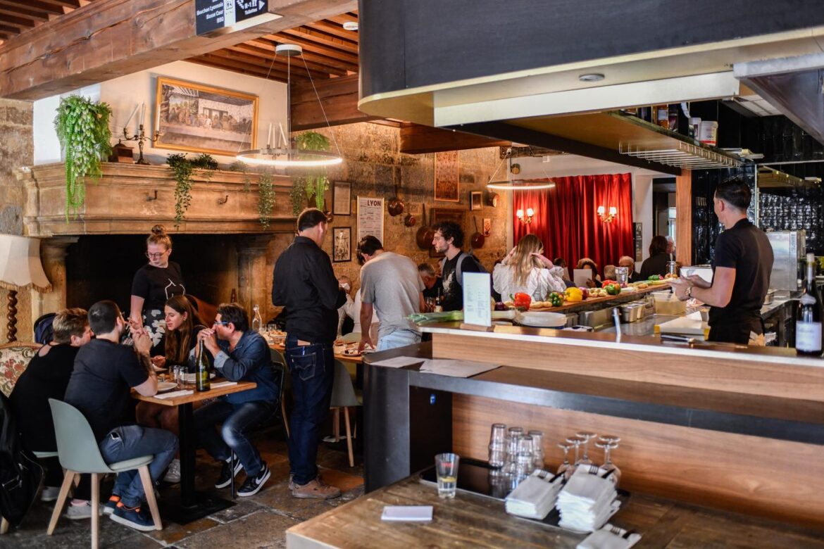 All-you-can-eat buffets attract gourmet and value-conscious diners in France's city centers