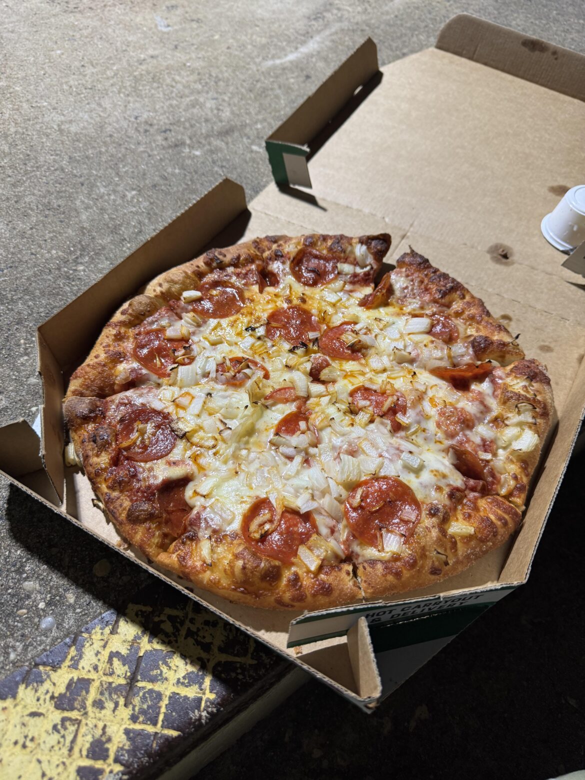 Pepperoni pizza with extra extra onions 🤌