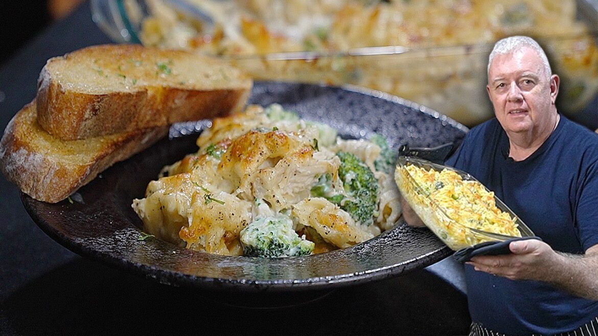 EASY Creamy Chicken & Broccoli Alfredo Bake – New Family Favourite! EASY Creamy Chicken & Broccoli Alfredo Bake - New Family Favourite!