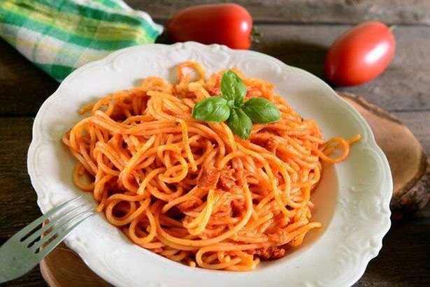 Spaghetti pasta with tomato sauce