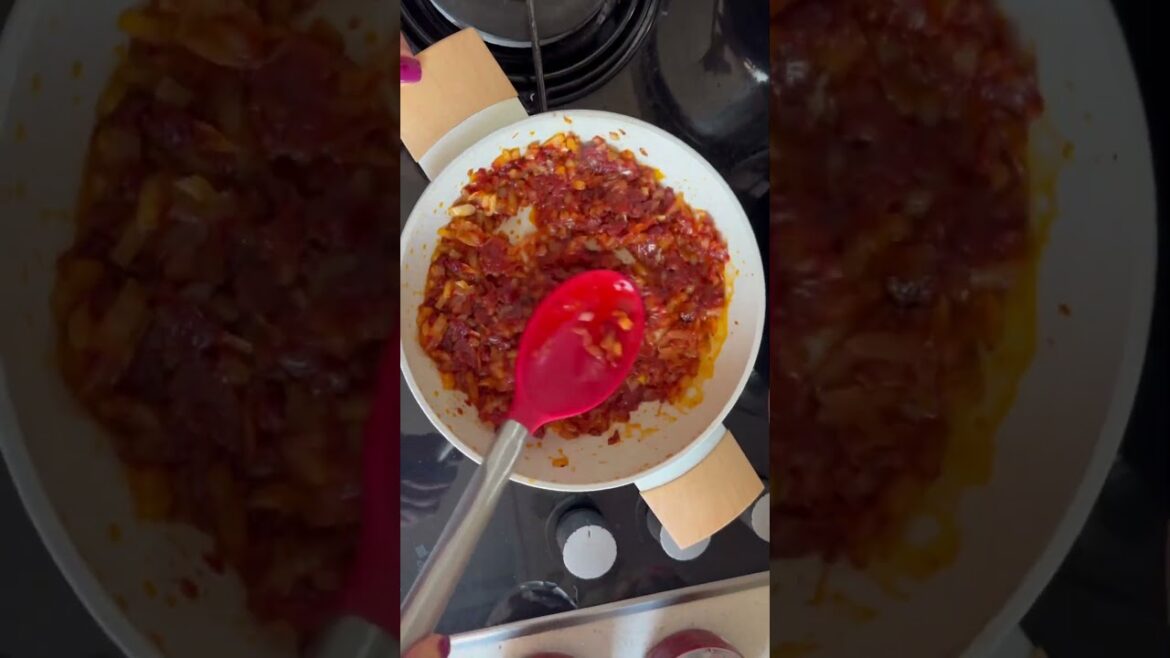 Turkish Lentil Soup – Mercimek Çorbası✨Average calories (per bowl ~300 ml): 150–180 kcal