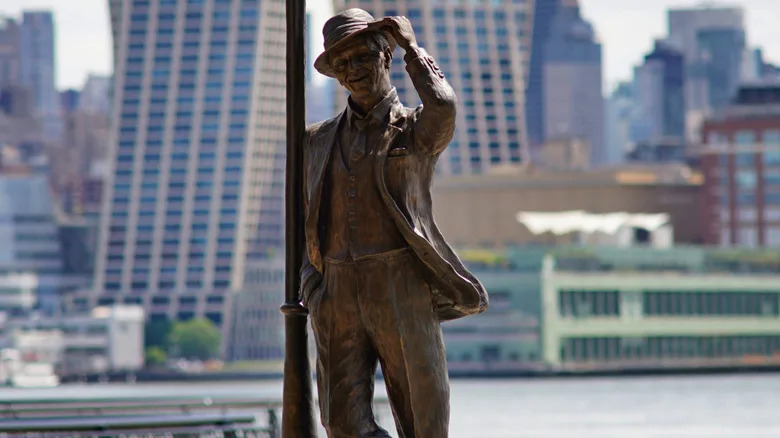 Frank Sinatra statue in Hoboken, New Jersey