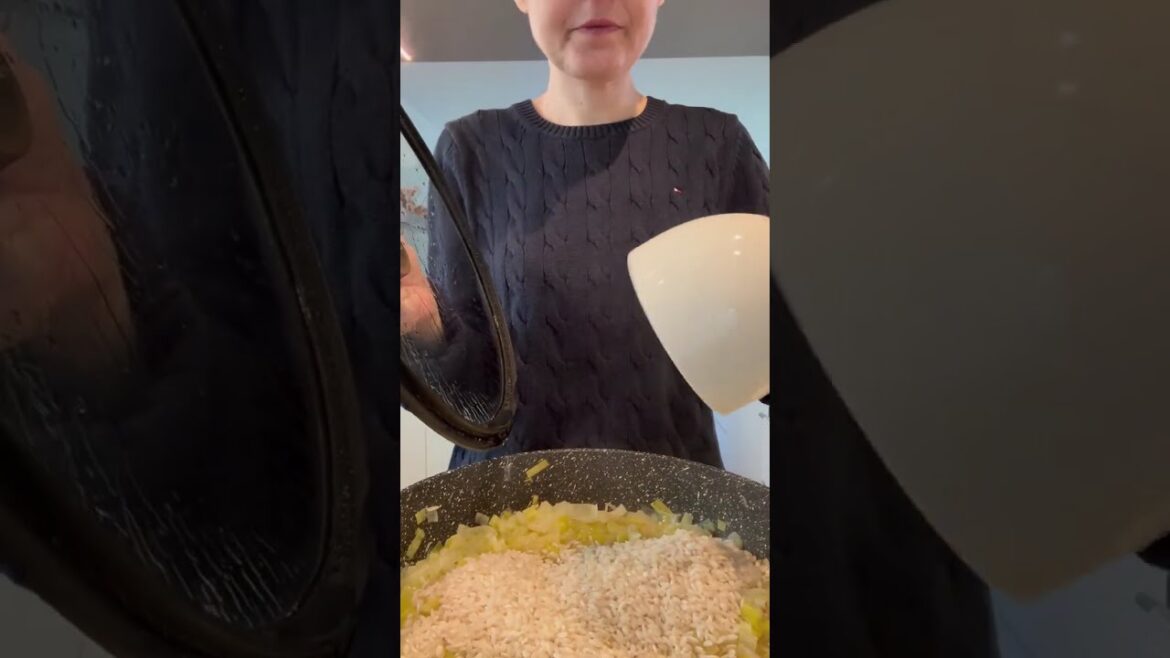 Prasoryzo (Greek leeks with rice) Prasoryzo (Greek leeks with rice)