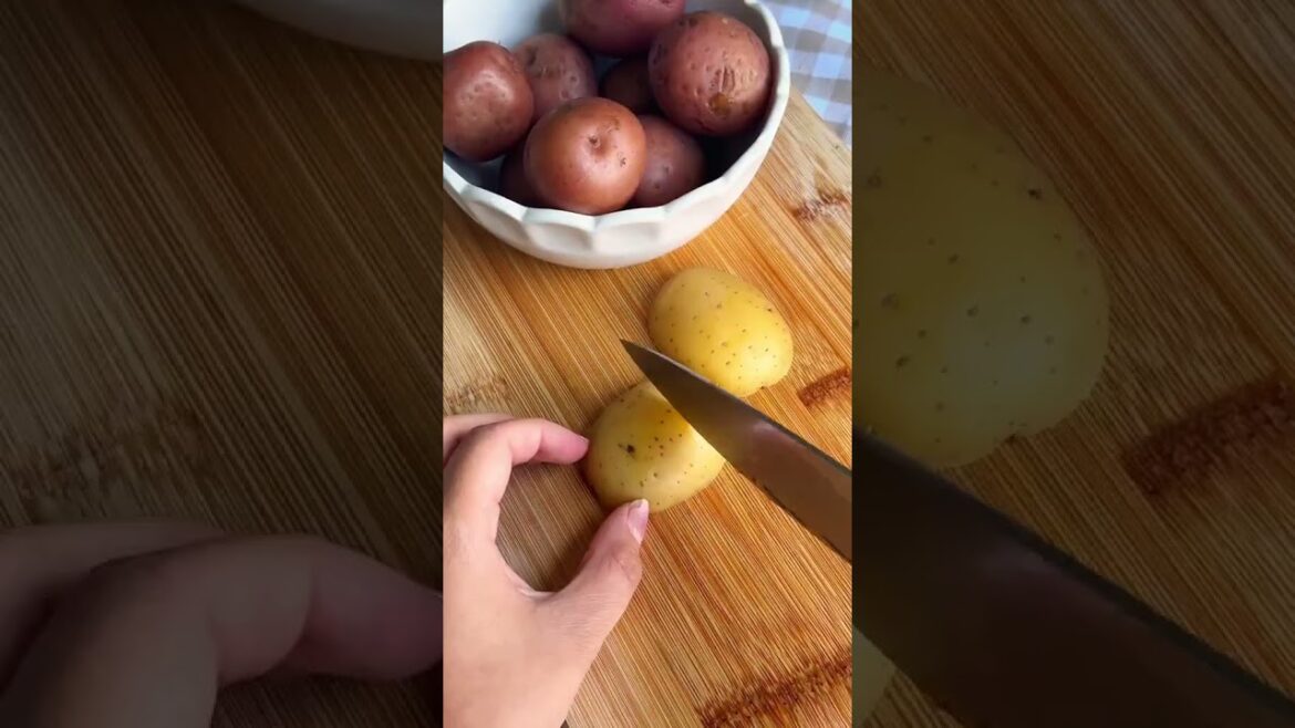 Italian Parmesan Crispy Baked Potatoes #ItalianParmesanCrispyBakedPotato #crispypotatoes #potatoes Italian Parmesan Crispy Baked Potatoes #ItalianParmesanCrispyBakedPotato #crispypotatoes #potatoes